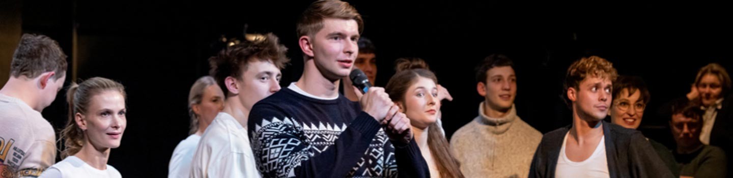 Спектакль Зимний вечер. Не один дома в театре Современник